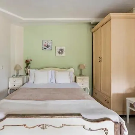Erato In Apartment